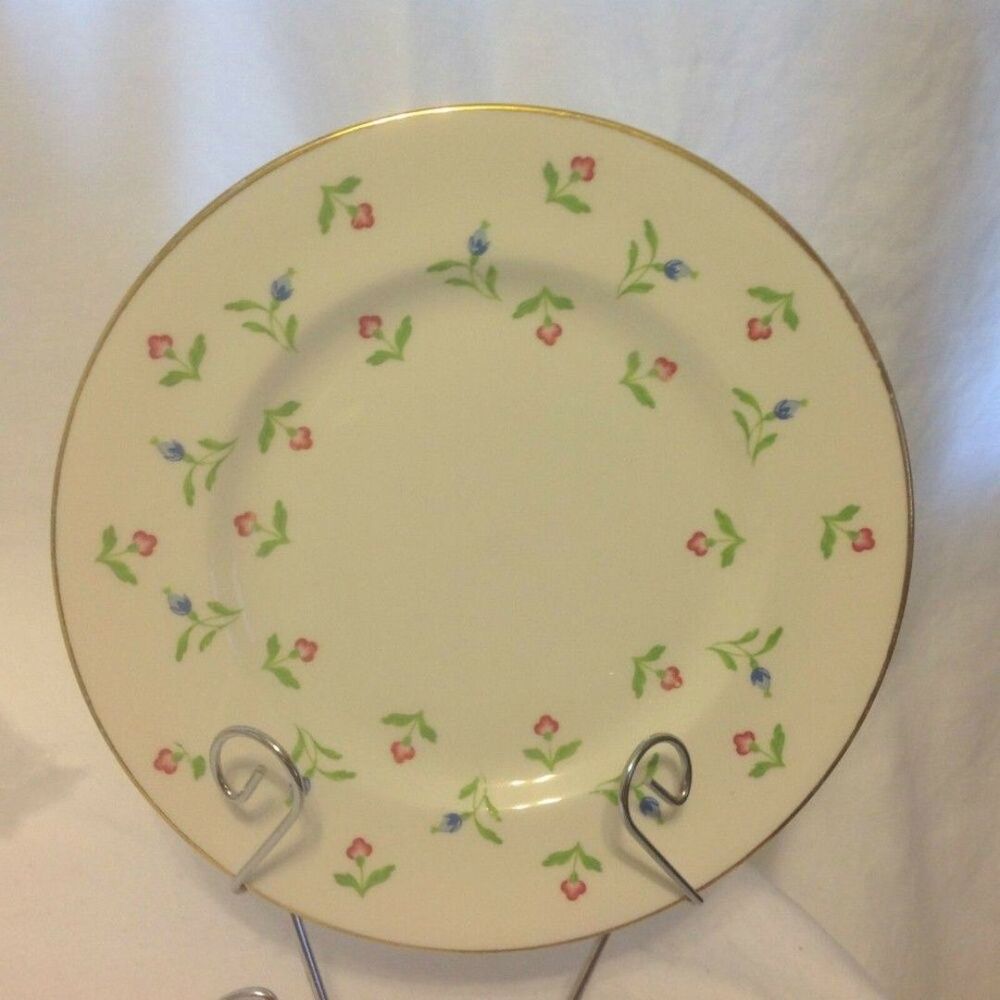 Vintage Royal Victoria fine bone china plate‎ made